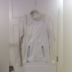 #293 size 8 Lululemon windbreaker very breathable great for running or light ove